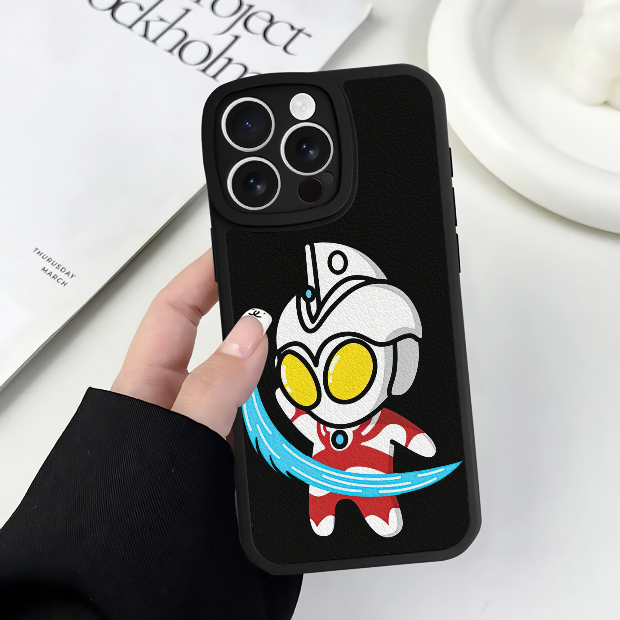 （画像用） ウルトラマン Ultraman 【iPhone 16シリーズ対応】シリコンスマホケース（レザー調） 材質：シリコン